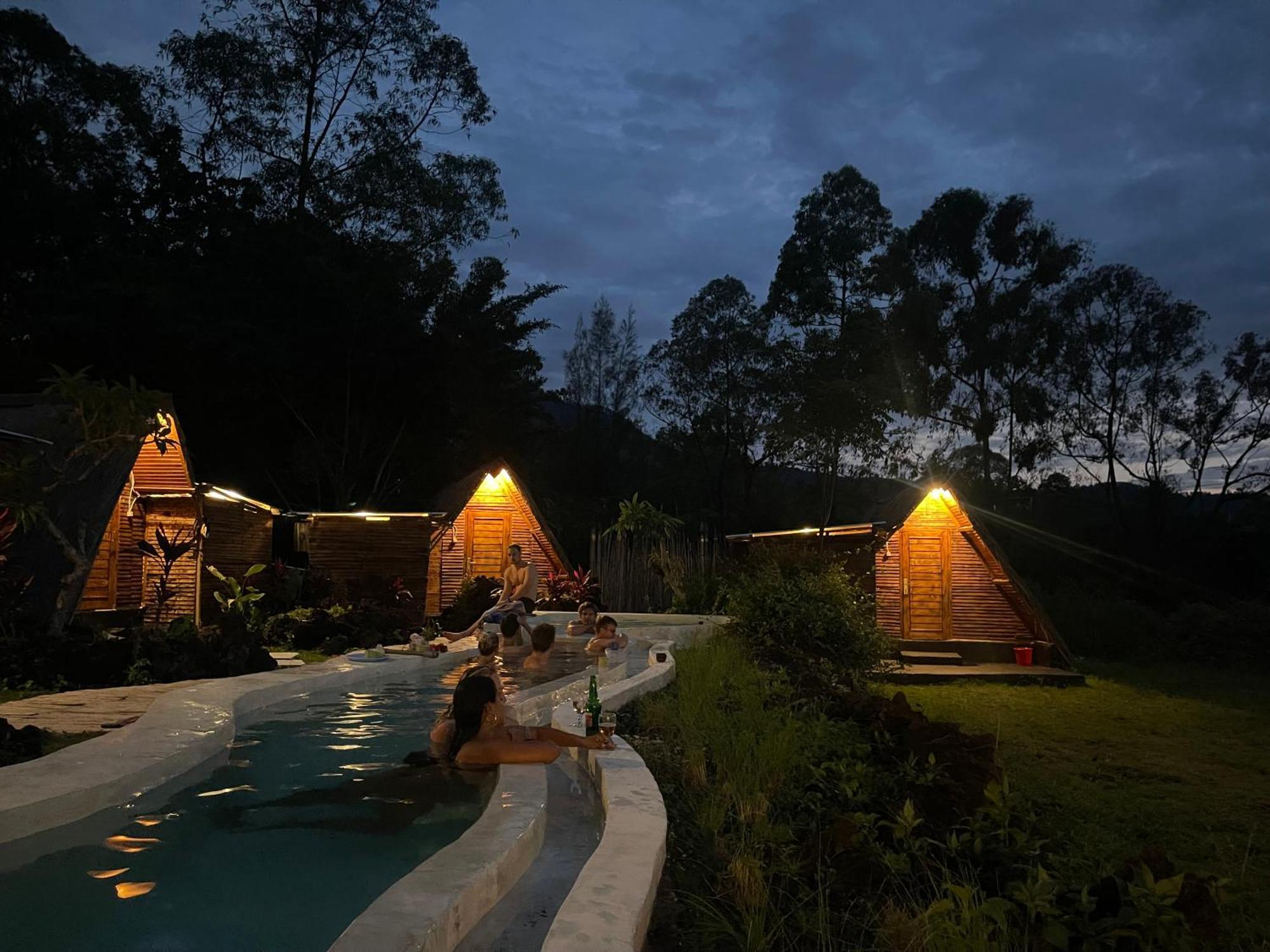 Triangular House And Hot Spring Hotel Kubupenlokan Екстериор снимка