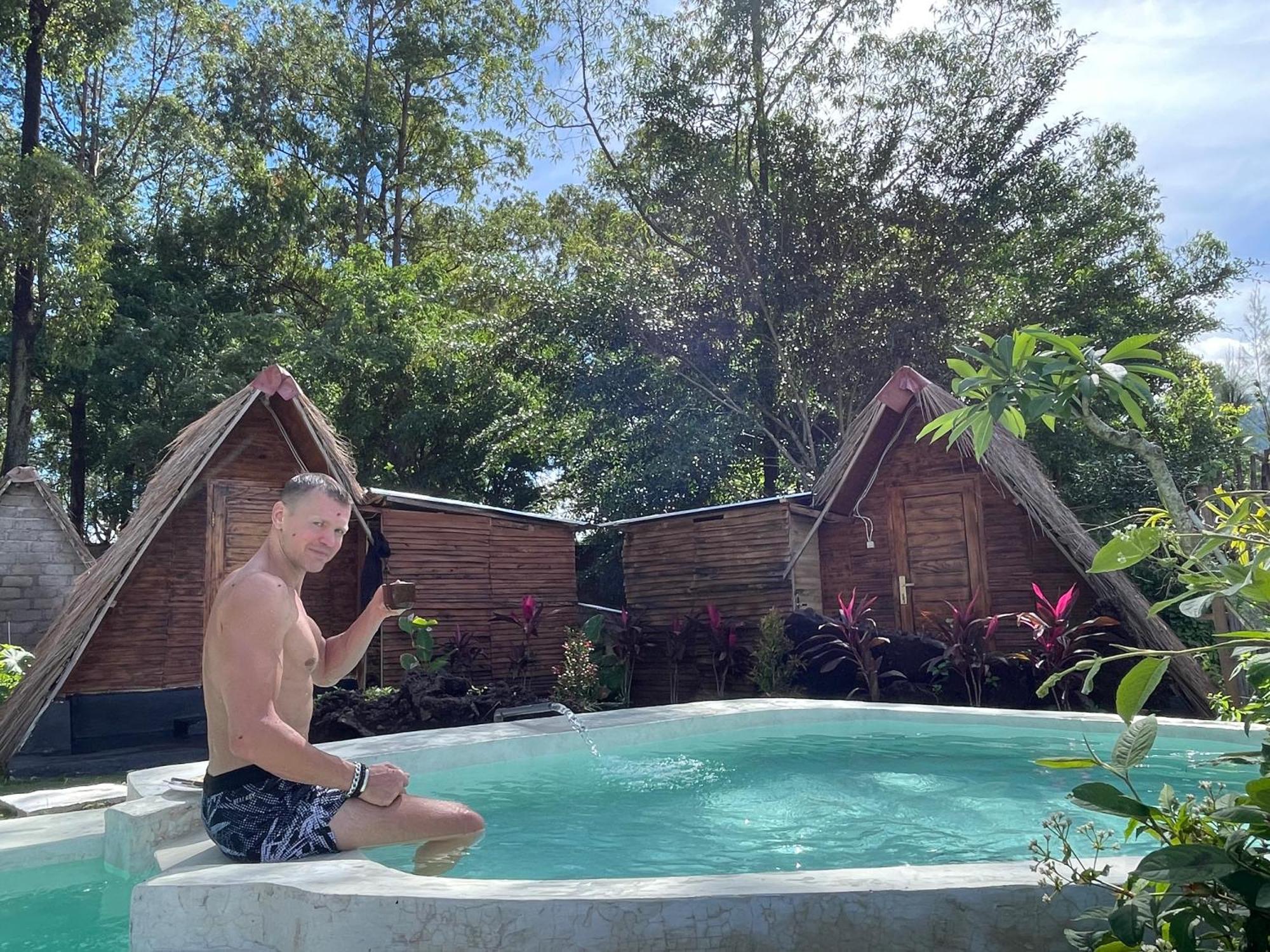 Triangular House And Hot Spring Hotel Kubupenlokan Екстериор снимка