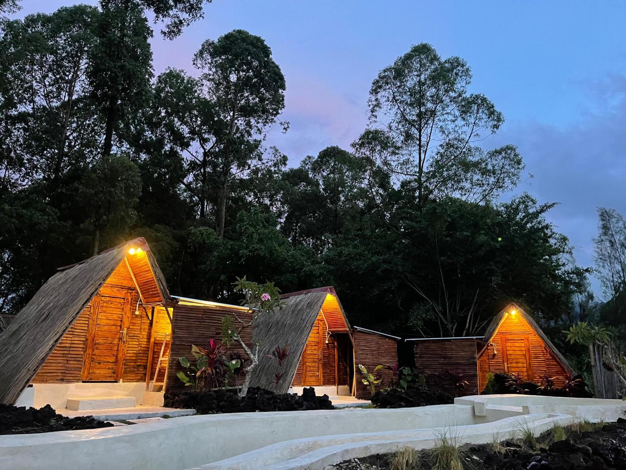 Triangular House And Hot Spring Hotel Kubupenlokan Екстериор снимка
